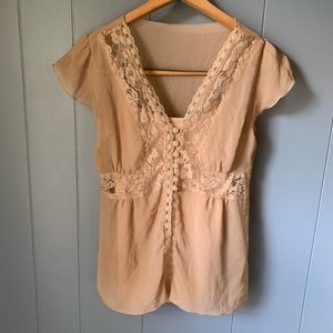 🖤 3/$10 Nude baby doll blouse
